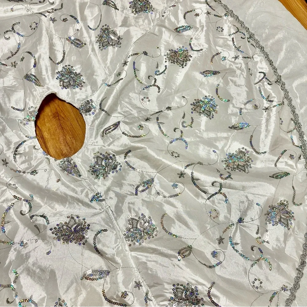 55-inch White and Silver Embellished Christmas Tree Skirt